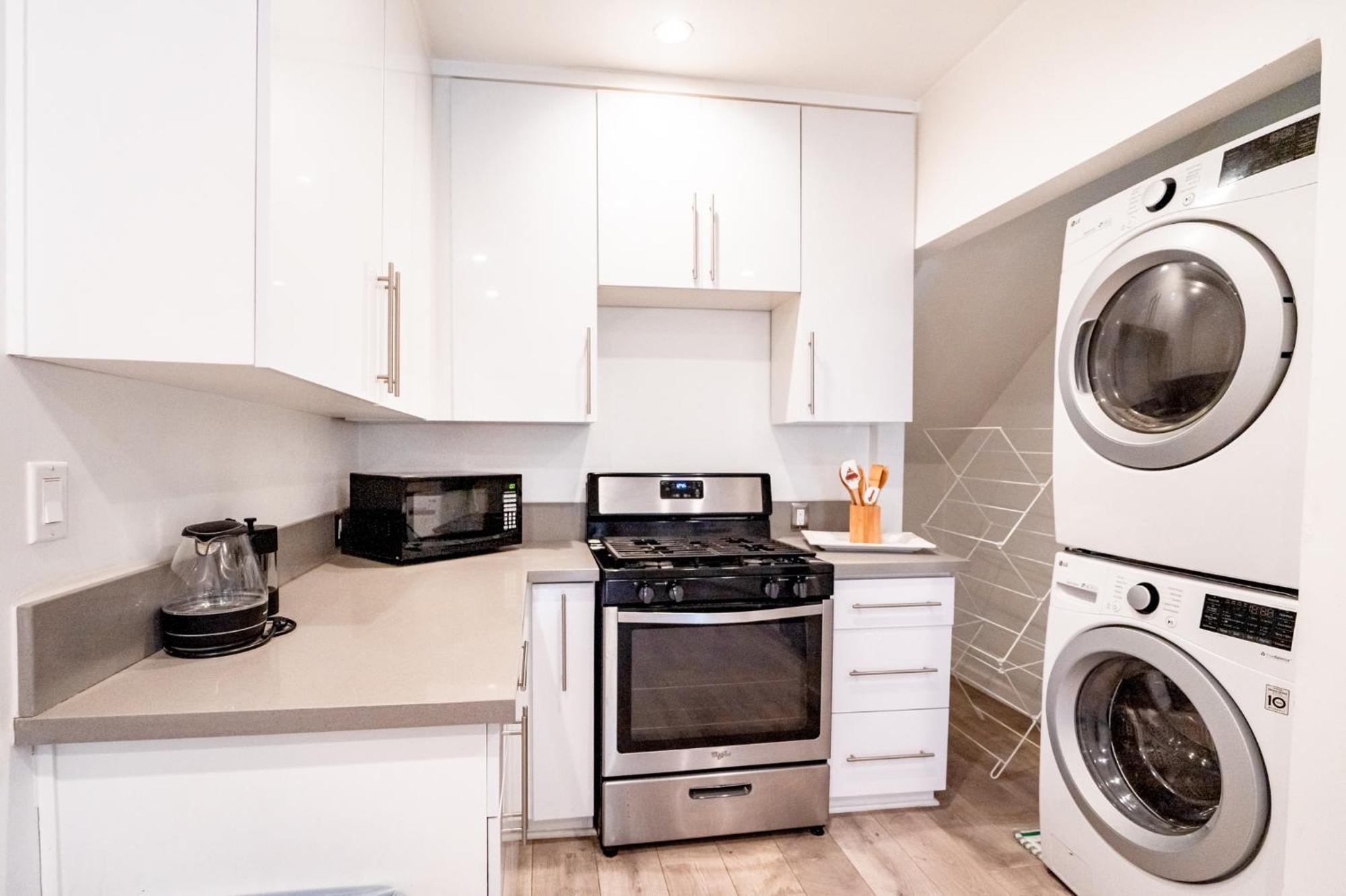 Spacious 3-bedroom 3-bathroom With 2-living By Beverly Hills