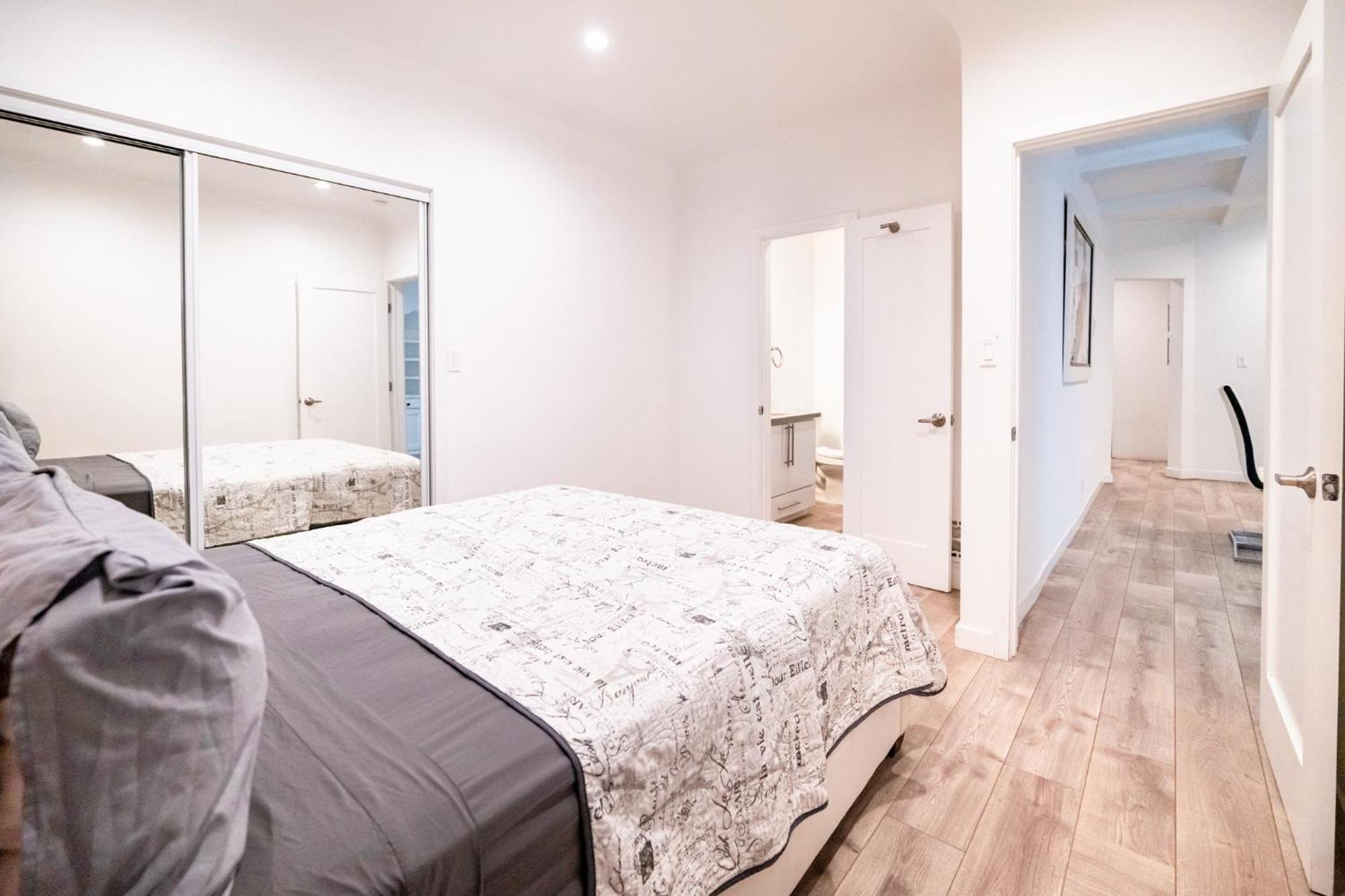 Spacious 3-bedroom 3-bathroom With 2-living By Beverly Hills *